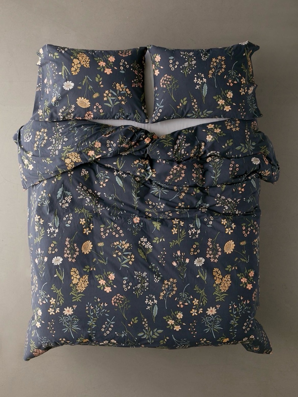 Urban Outfitters NWT Myla Floral Duvet Set Full/Queen- Duvet and Two Pillowcases